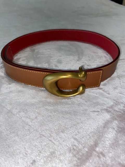 COACH Reversible Belt — tan/червено | Brass “C” buckle