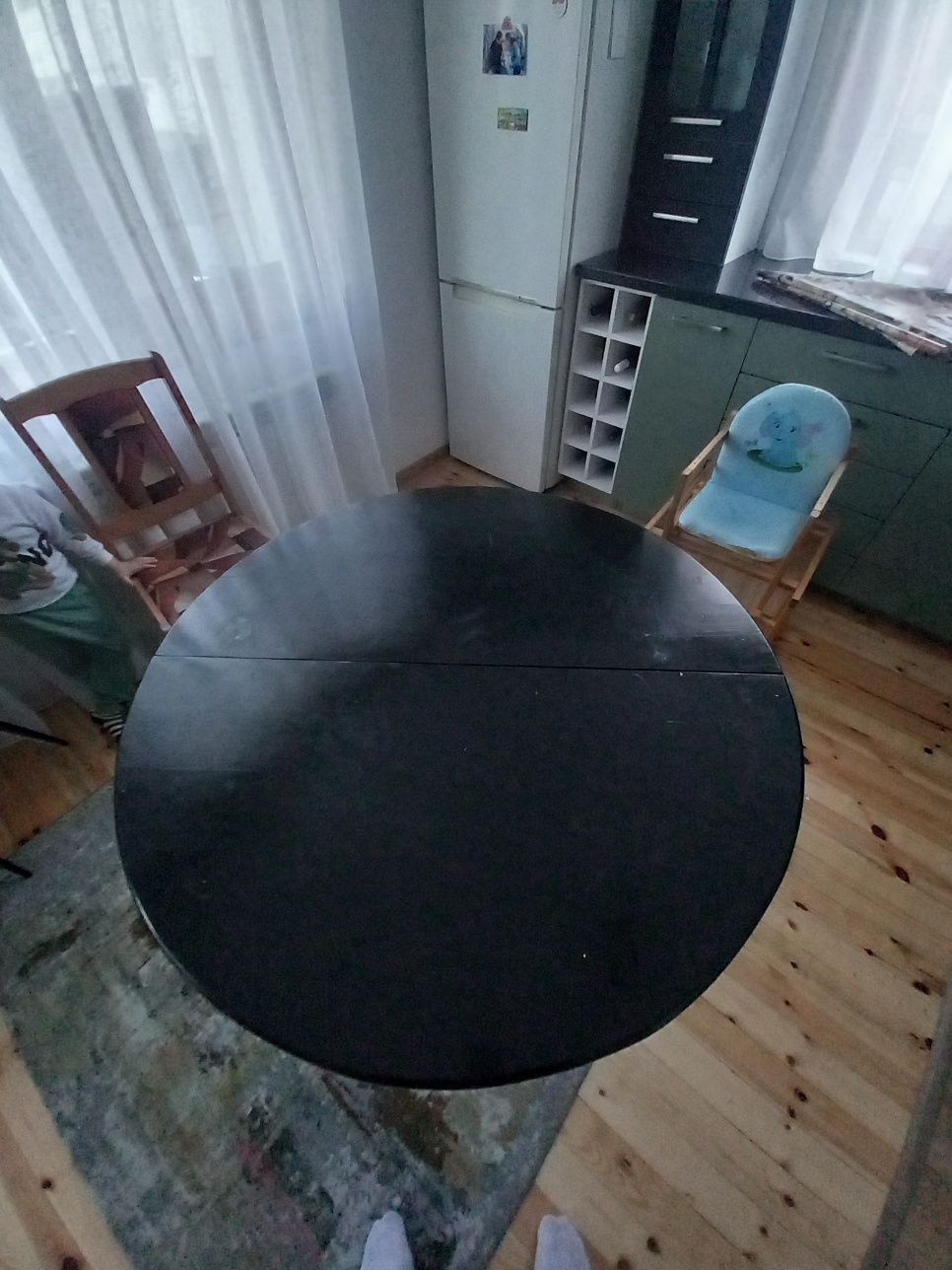 Кръгла дървена маса гр. Разлог • OLX.bg