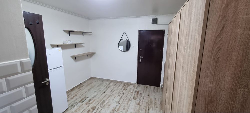 Vand garsoniera sau inchiriez