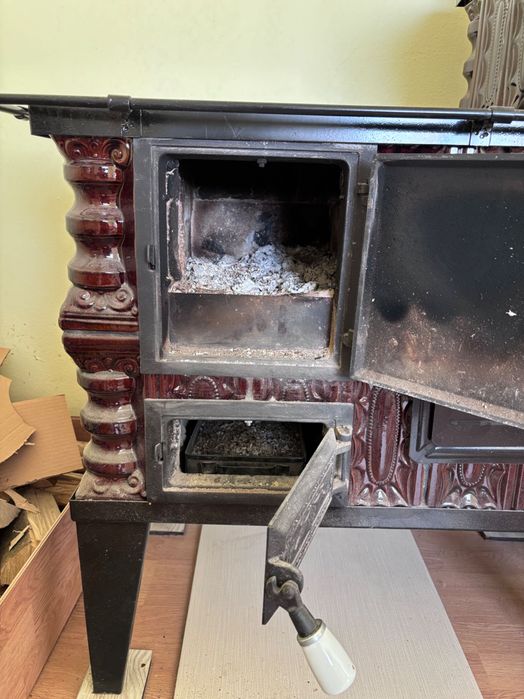 Sobă de teracotă cu plită din fontă – stare foarte bună