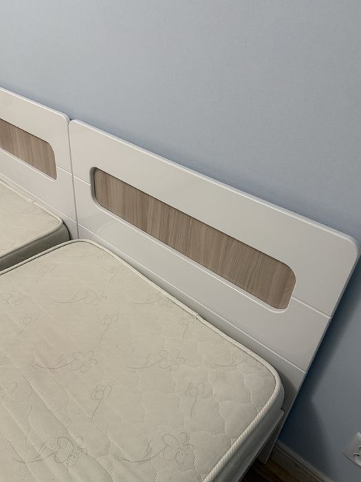 Односпальная кровать с матрасом