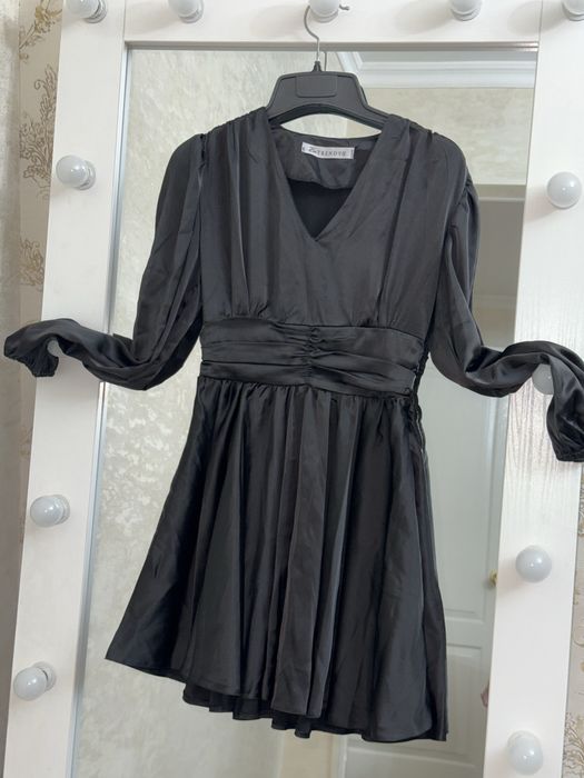 Женское платье  срочно продается