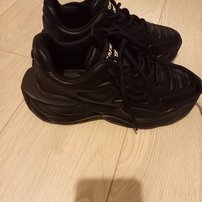 Adidași mărimea 40 piele