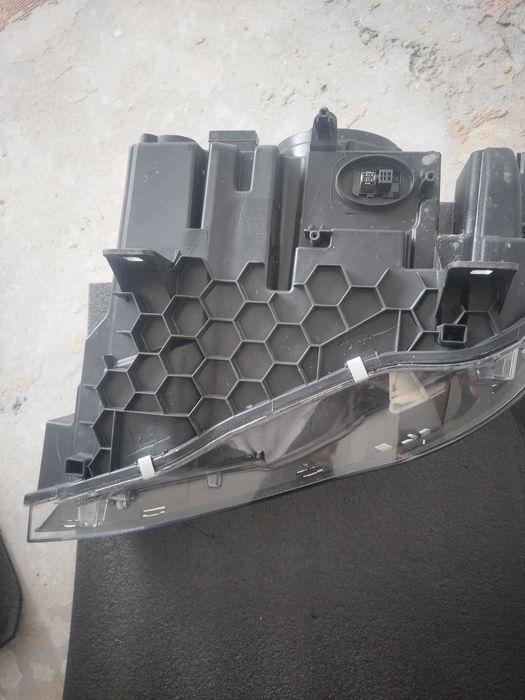 бмв х4 ф25-ф26 Десен фар Не завиващ американски.