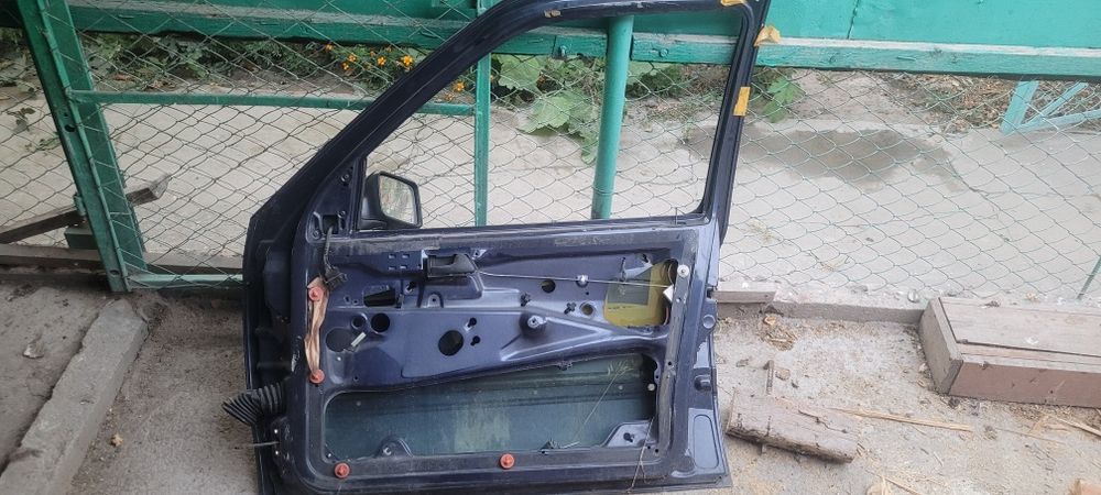 Продается двери от гольф 2 гольф 3 и стекла