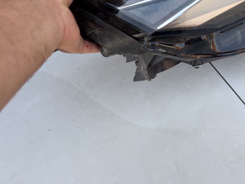 Far dreapta Renault rafale