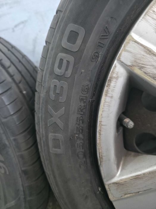 Anvelope de vara 205 55 R16 cu jante si capace Toyota