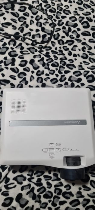 Videoproiector Mitsubishi xl 550 u