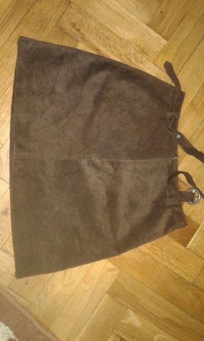 Fusta scurta din piele intoarsa