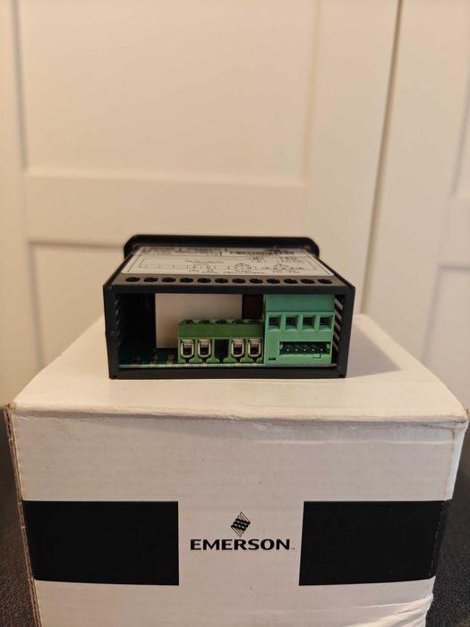 Универсален контролер Dixell