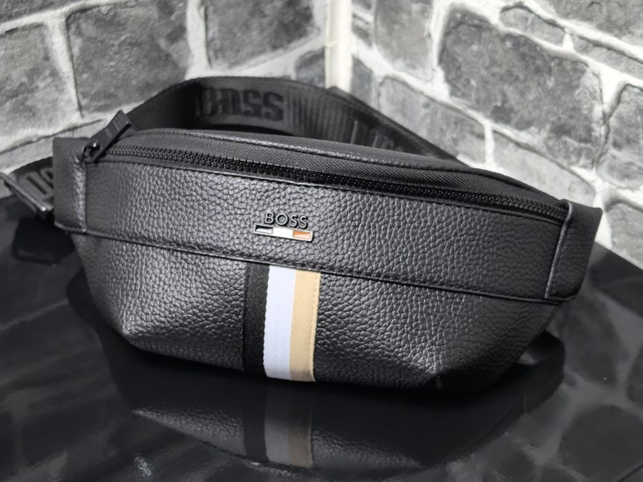 Hugo Boss чанта тип банан