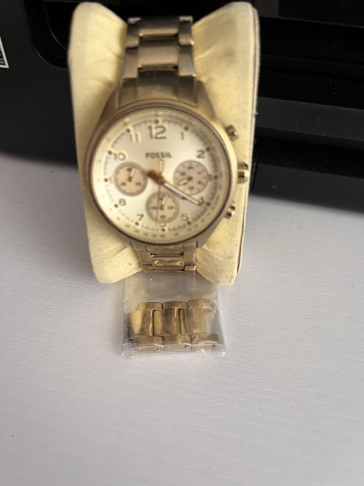 Ceas fossil auriu