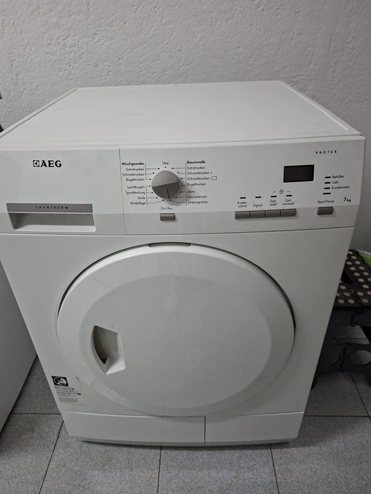 Продавам кондензна сушилня AEG Lavaterm