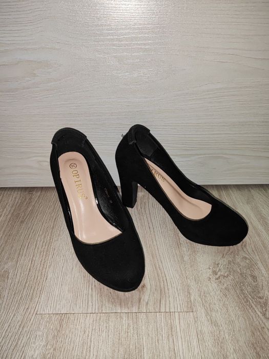 Женская обувь на каблуках