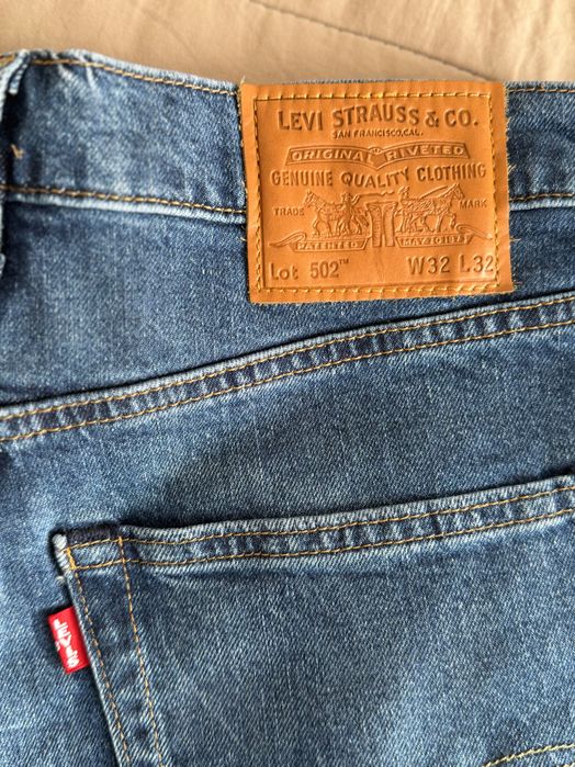 Джинсы Levis синие. Новые.