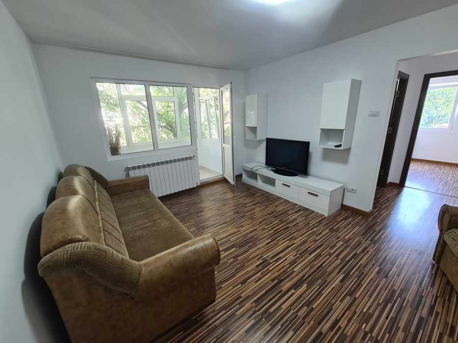 Închiriez apartament 2 camere - Municipiul Roman, Zona Anton Pann