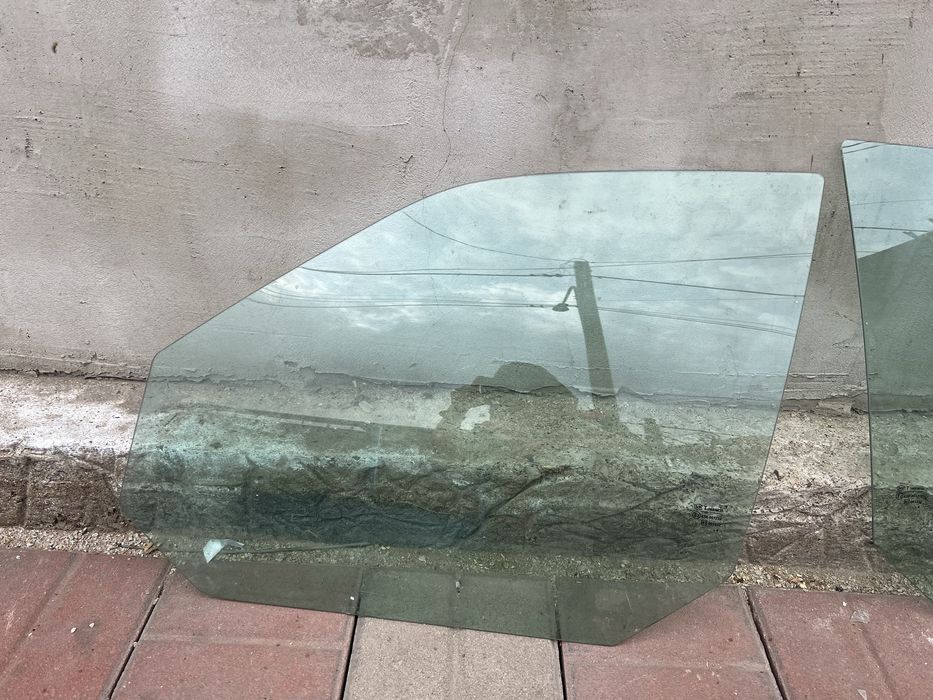 Продаю стекло автомобильное