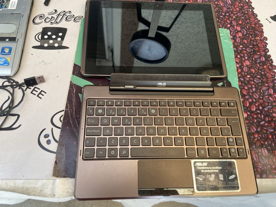 Tableta Asus cu tastaura inclusa