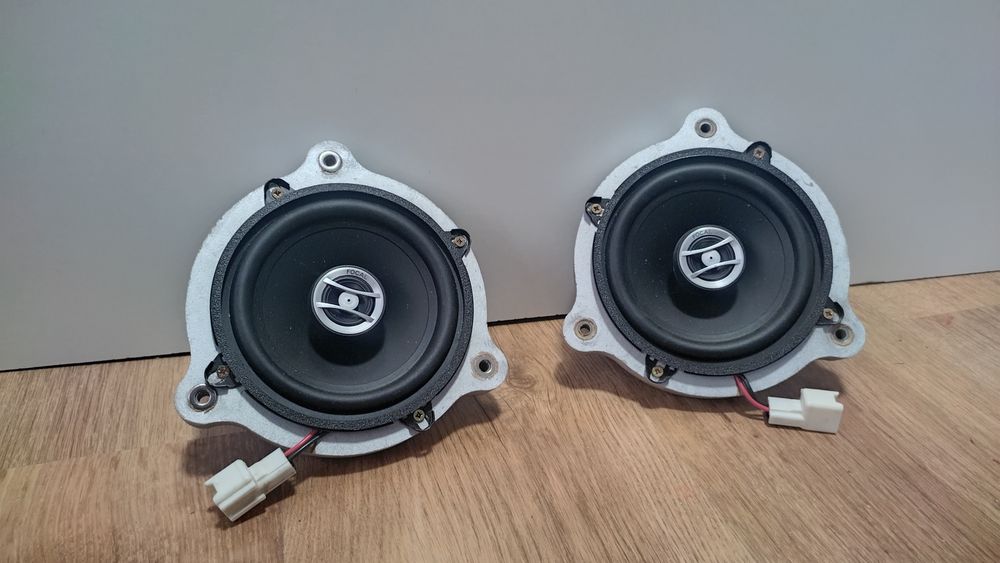 Set audio Dacia Sandero cu difuzoare Focal