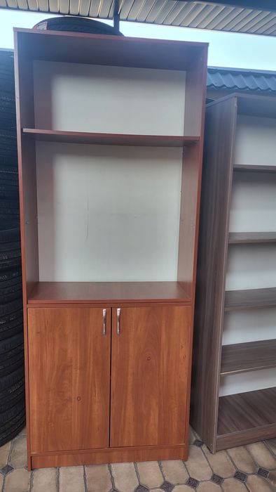 Офисная мебель. Столы и шкафы