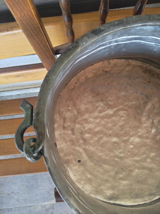 Продавам огромен Огромен антикварен бакьрен казан
