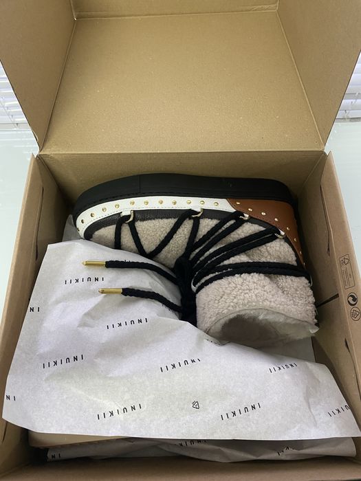 Ghete Inuikii din blana naturala.