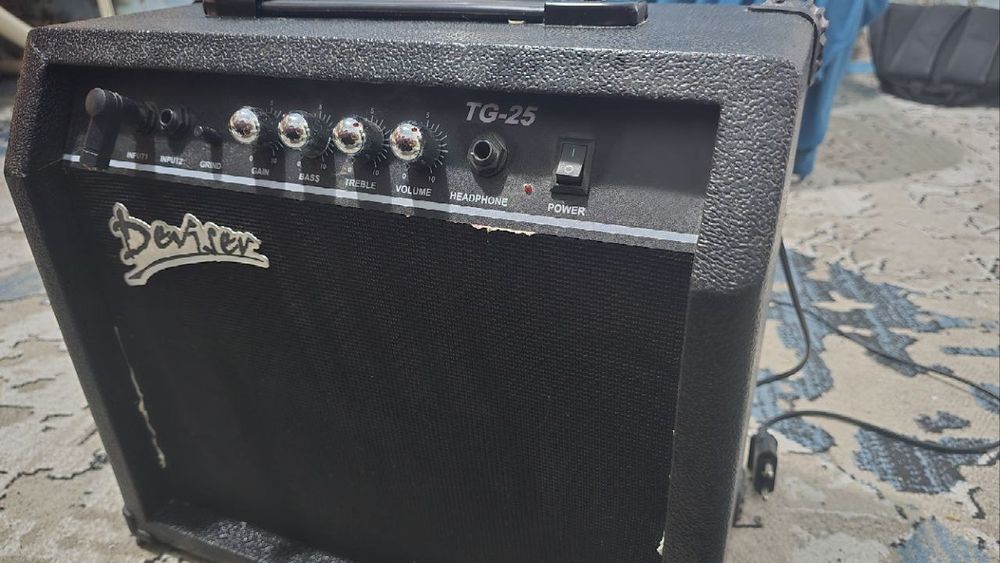 Гитара электрическая , усилок
Электрогитара, уси