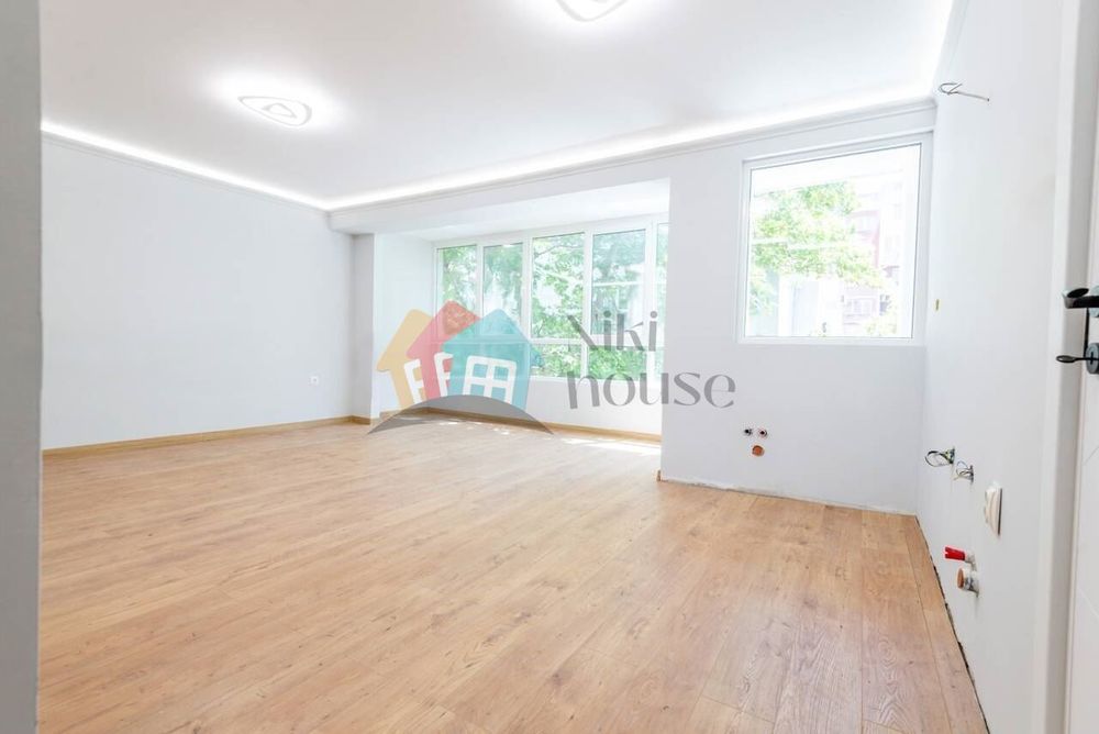 Продава се Тристаен апартамент в Варна, Спортна зала - 75 кв.м за 3454 €/кв.м - Снимка #9