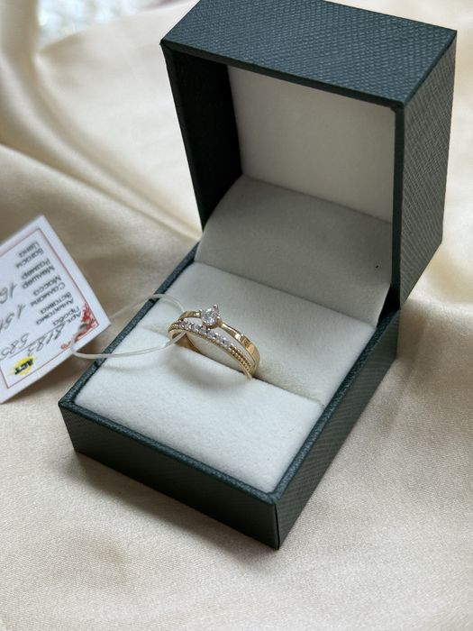 Золотое кольцо с фианитами