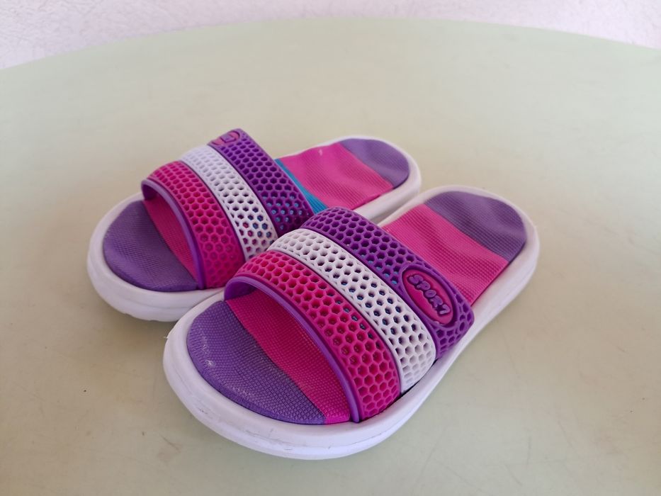 Lot încălțăminte fetițe mărimea 25: șlapi noi +pantofi piele tip barefoot + adidași Nike
