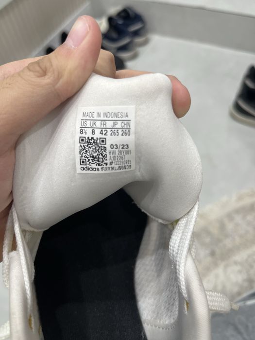 adidas кроссовки оригинал