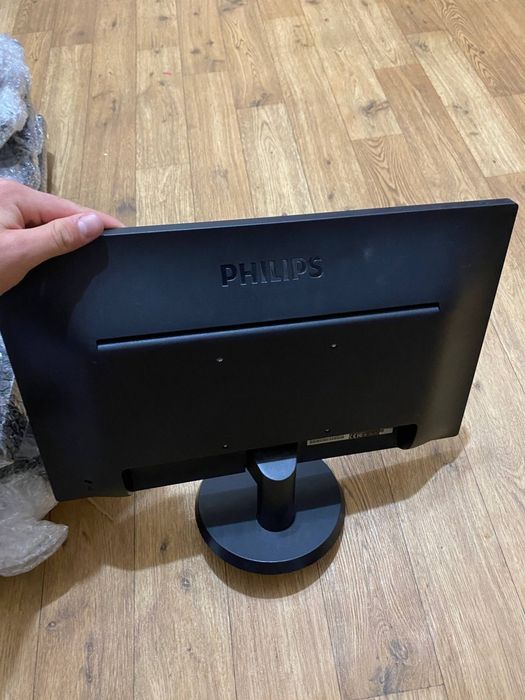 Монитор Philips 18.5” (193V5LSB2) — отличное состояние