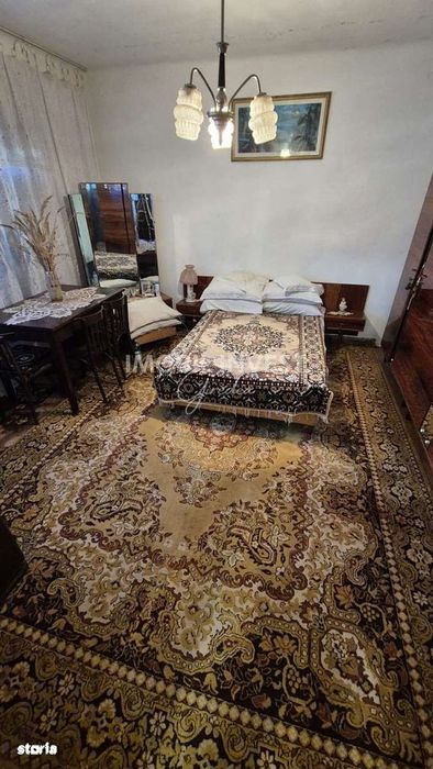 Casa 4 camere,baie +2 bucatarii| pivnita si garaj, Teren 1244 mp