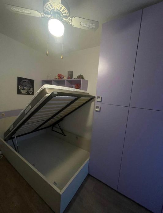 Mobilă camera de vânzare