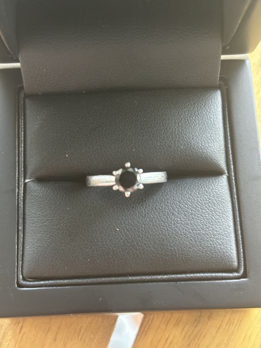 Inel cu diamant negru din platina