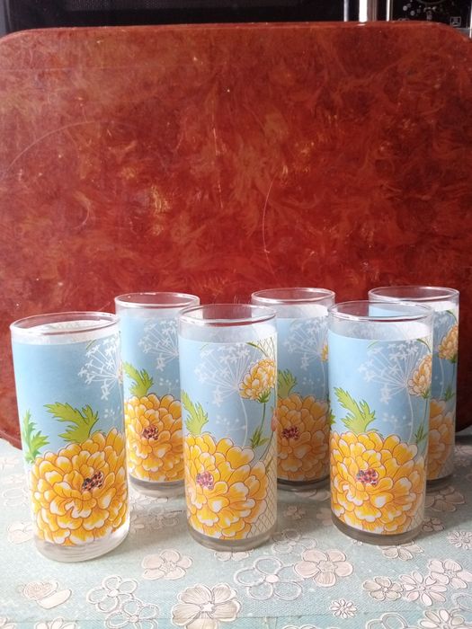 Продаю стаканы (6 шт.).