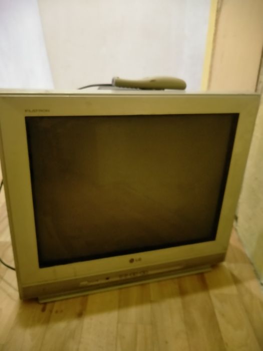 Продам телевизор LG ,с пультом