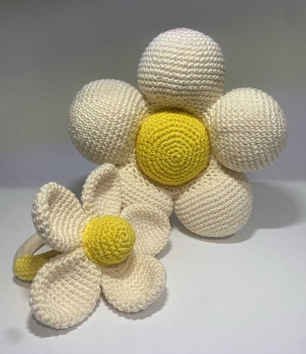 Ръчно плетен комплект за бебе - цвете