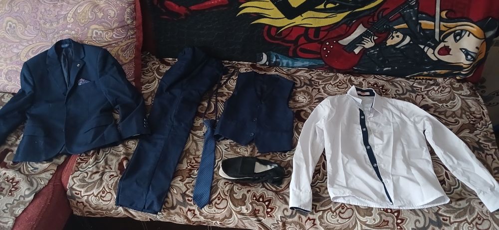 Продам школьный костюм