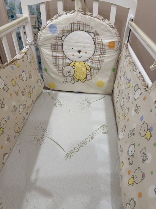 Детская кровать с матрасом и бортиками