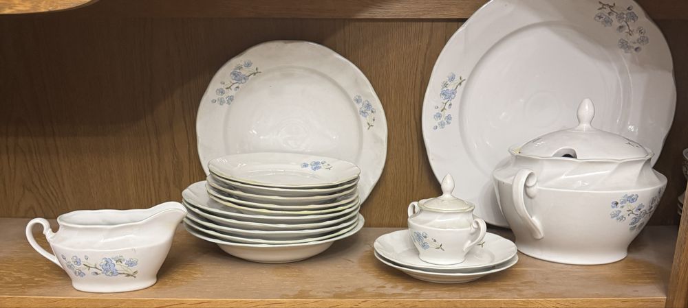 Столовый сервиз на 6 персон                          .