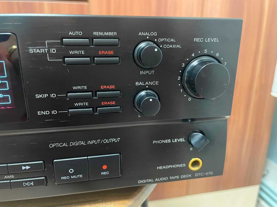 Sony DTC-670 Digital Audio Tape Deck