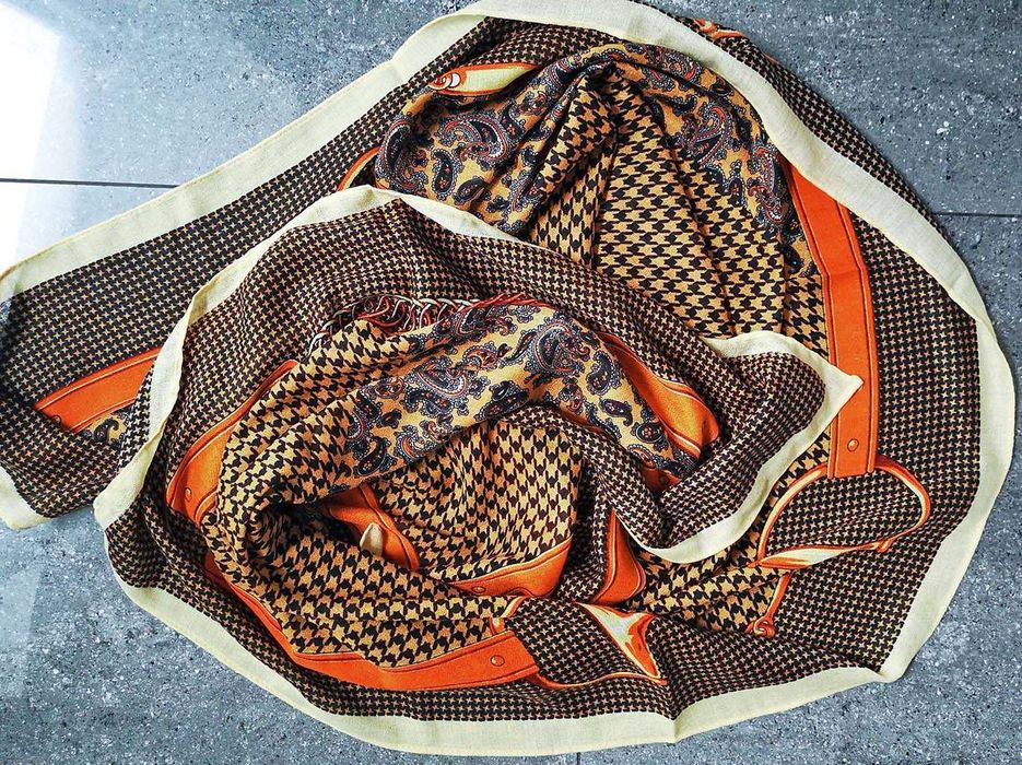 Елегантни дамски шалове