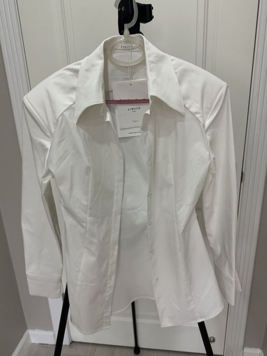 Новая рубашка с плечиками