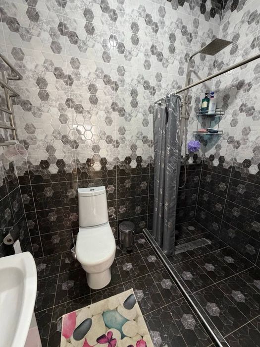 Продаётся 8 комнатный дом 6 сотков. Яшнабдский район, ул. Чулпан.