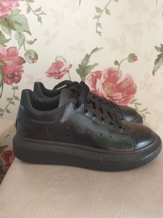 Продам кроссовки.