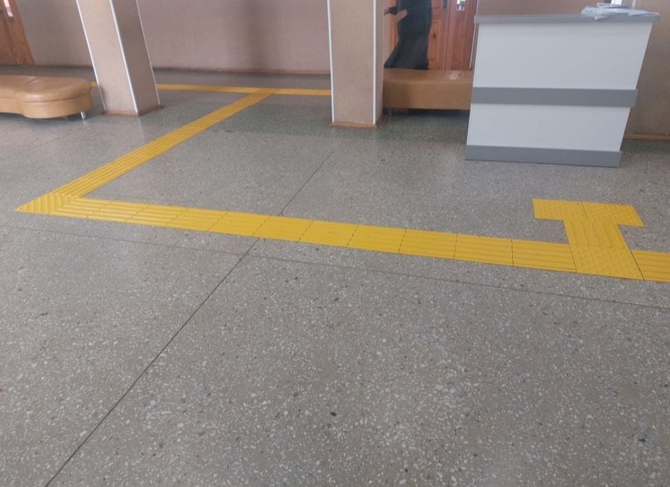 Тактильные таблички с азбукой Брайля, ленты, адаптация