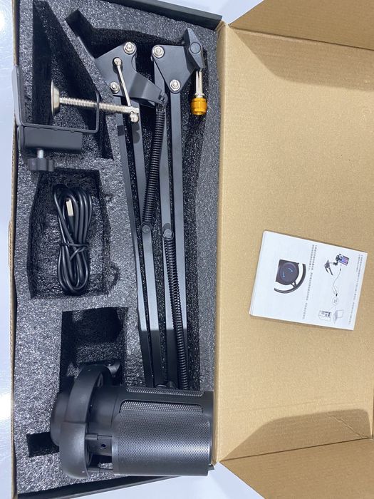 Микрофон студийный.