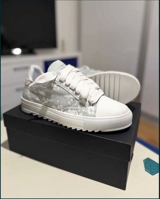 Adidași numeris culoarea alb mărimea 42 noi