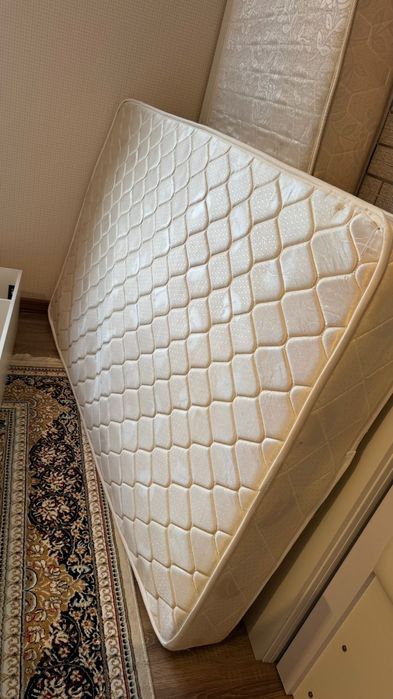 Продается 2 дивана в хорошом состаяние